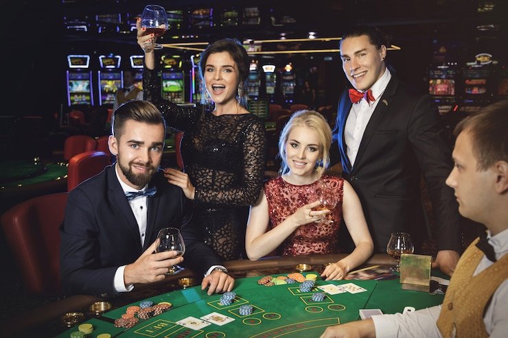 gbo777 login live-dealer blackjack table on mobile phone with real dealer and live cards